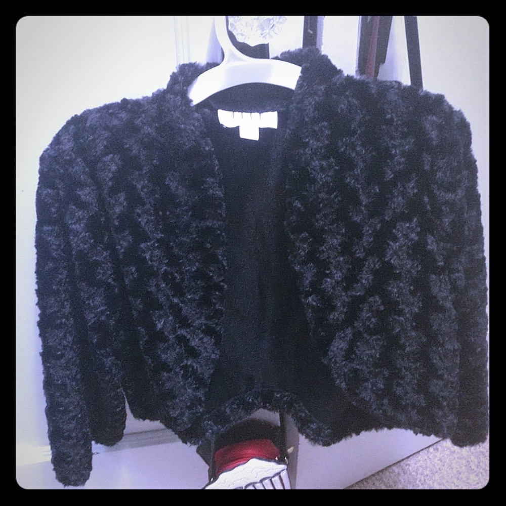 Elle faux fur fuzzy shrug